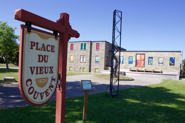 vieux-couvent-centre-ville-de-caraquet-hitorique