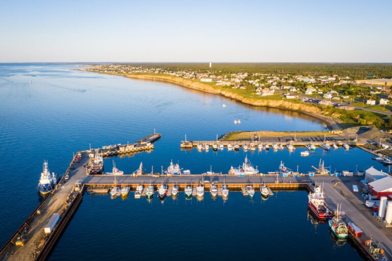 vue-aerrienne-quai-de-caraquet-credit-photo-mathieu-dupuis